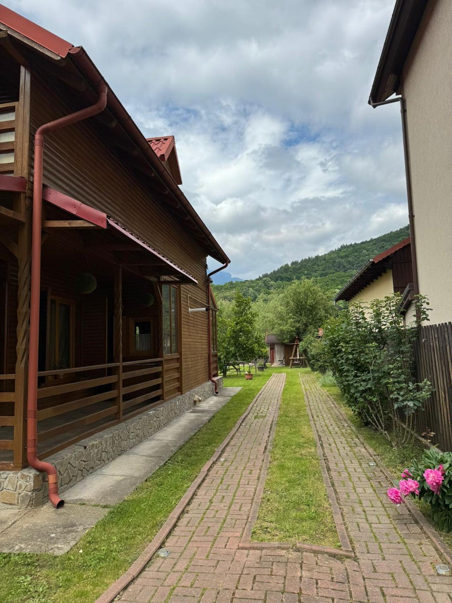 Casa De Vacanta Caciulata Buitenkant foto